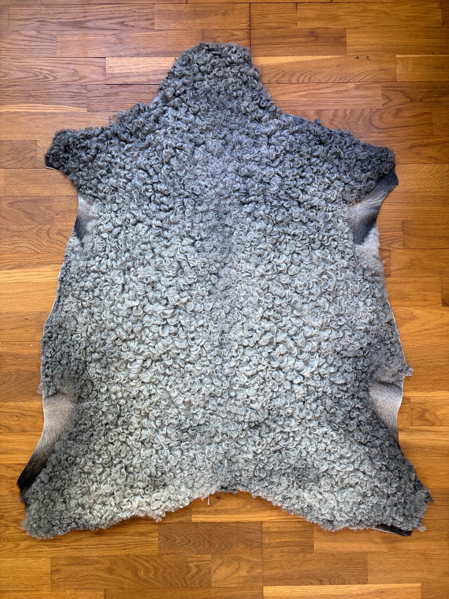 Nr 2 - Gotländskt Lammskinn 102x82cm