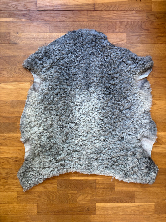 Nr 7 - Gotländskt Lammskinn 82x78cm