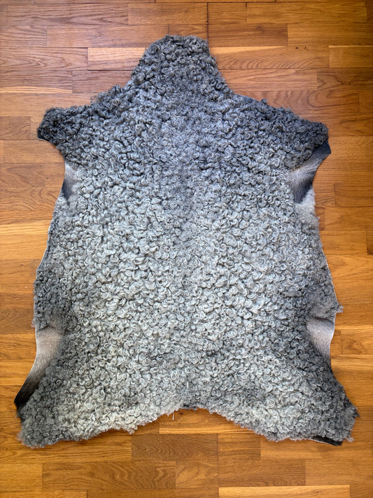 Nr 2 - Gotländskt Lammskinn 102x82cm
